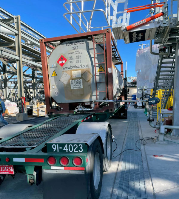 Loading bay with top and bottom loading capabilities