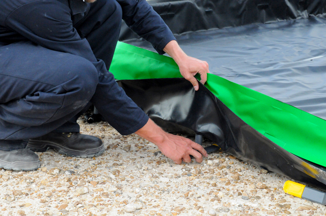 collapsible wall spill continment berm with green setting up sidewall