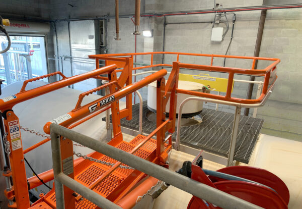 Gangway Chlorine railcar bulk loading