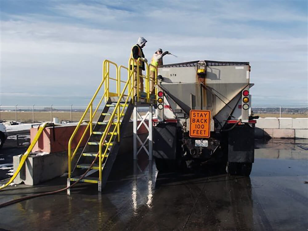 Dry bulk washing station
