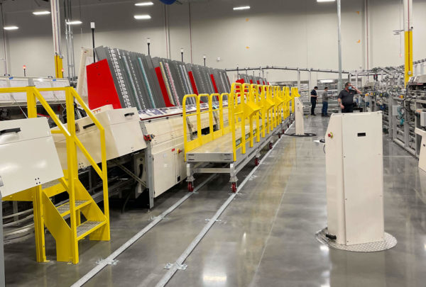 Pharmaceutical distribution center work Platform