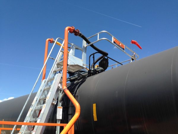 portable platform for railcars with optional hoses 2