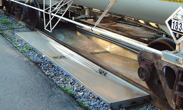 Metal railcar, stainless steel, track pan