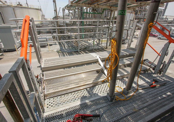 truck loading extra wide self adjusting gangway wsafetycage 900x628