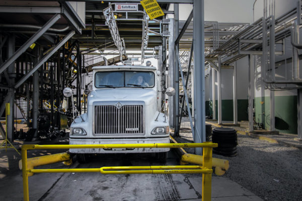 yellowgate xl Extra wide Industrial safety gate for fork trucks, loading docks and mezzanines